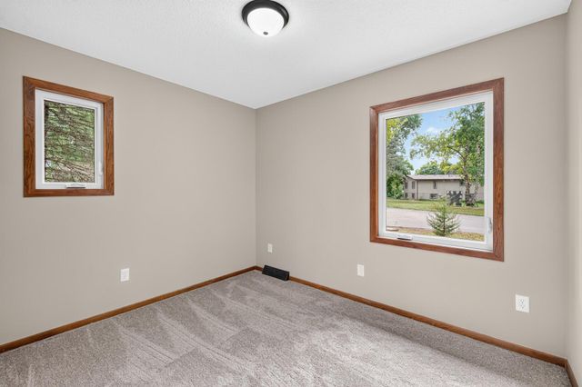 18212 Ginavale Lane, Eden Prairie, MN 55346