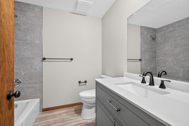 18212 Ginavale Lane, Eden Prairie, MN 55346