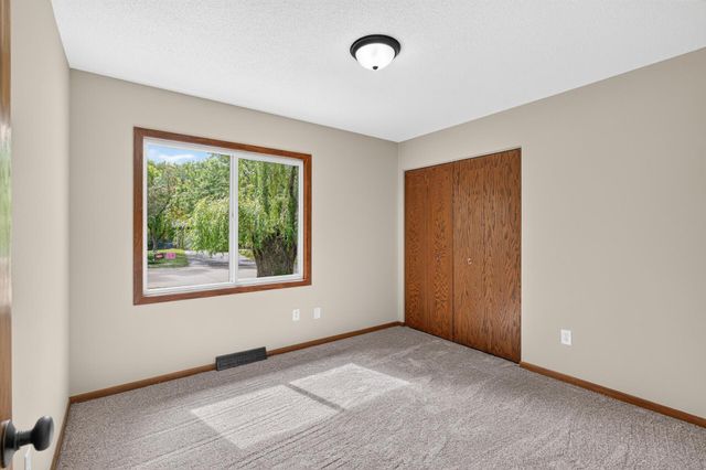 18212 Ginavale Lane, Eden Prairie, MN 55346