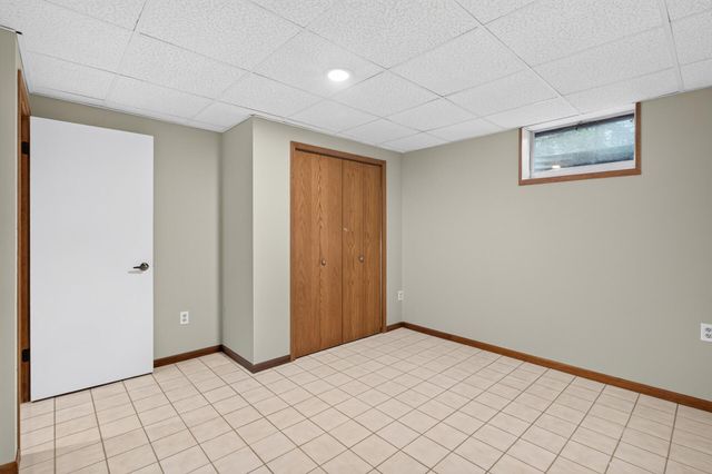 18212 Ginavale Lane, Eden Prairie, MN 55346