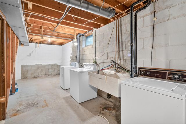 18212 Ginavale Lane, Eden Prairie, MN 55346