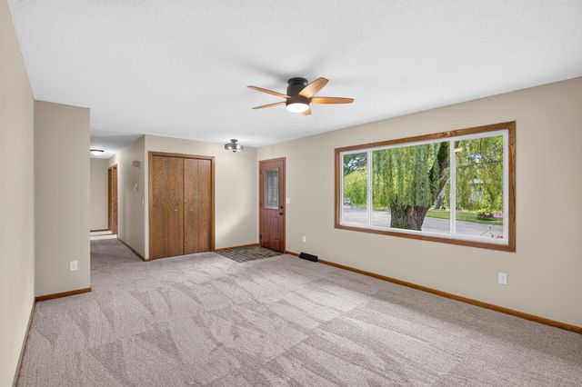 18212 Ginavale Lane, Eden Prairie, MN 55346