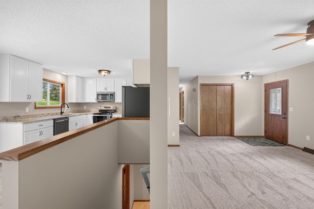 18212 Ginavale Lane, Eden Prairie, MN 55346