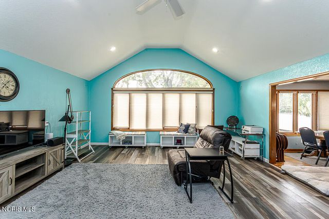 546 Bruns Drive, Rossford, OH 43460