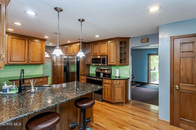 546 Bruns Drive, Rossford, OH 43460