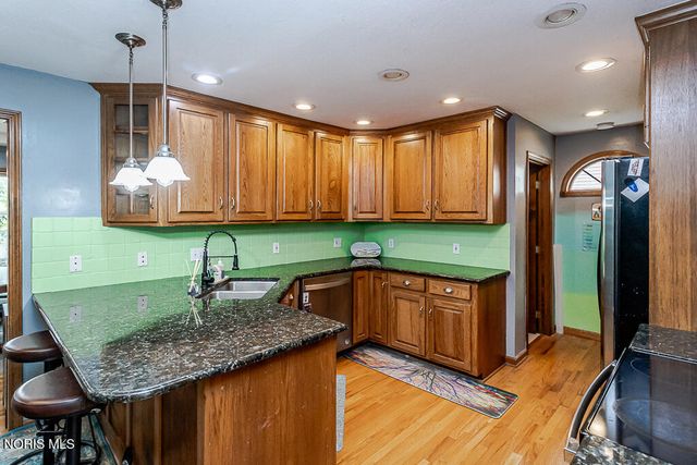 546 Bruns Drive, Rossford, OH 43460