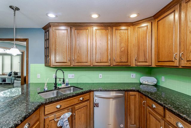 546 Bruns Drive, Rossford, OH 43460