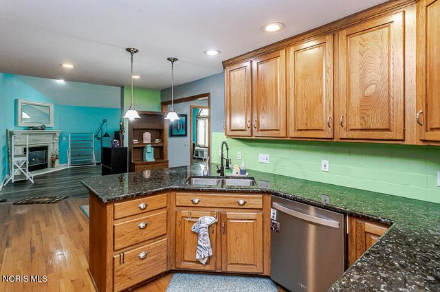 546 Bruns Drive, Rossford, OH 43460