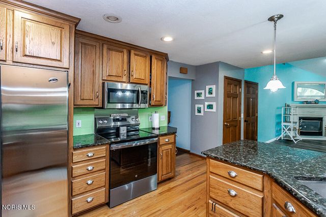 546 Bruns Drive, Rossford, OH 43460