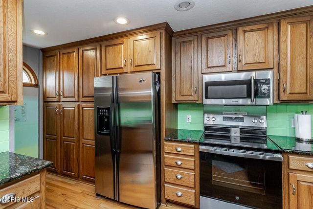 546 Bruns Drive, Rossford, OH 43460