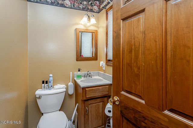 546 Bruns Drive, Rossford, OH 43460