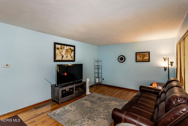 546 Bruns Drive, Rossford, OH 43460