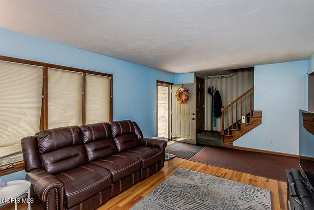 546 Bruns Drive, Rossford, OH 43460