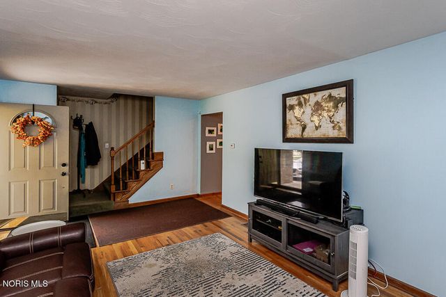 546 Bruns Drive, Rossford, OH 43460