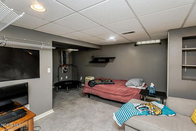 546 Bruns Drive, Rossford, OH 43460
