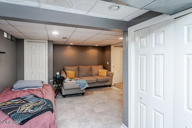 546 Bruns Drive, Rossford, OH 43460