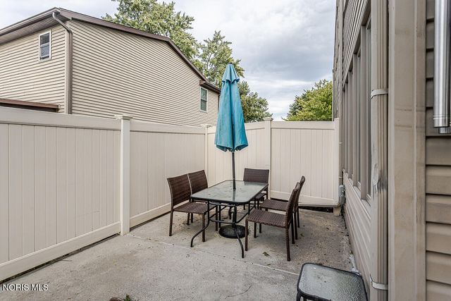 546 Bruns Drive, Rossford, OH 43460