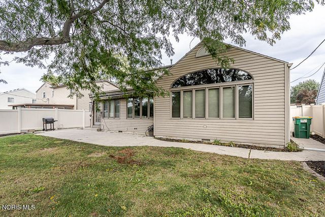 546 Bruns Drive, Rossford, OH 43460