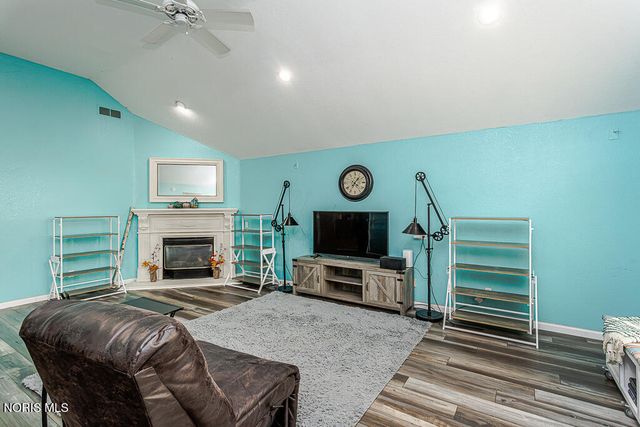 546 Bruns Drive, Rossford, OH 43460