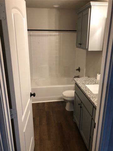 709 W Live Oak Street, Alvord, TX 76225