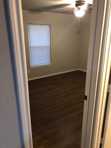 709 W Live Oak Street, Alvord, TX 76225