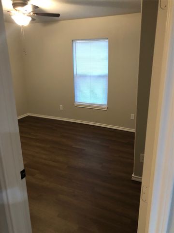 709 W Live Oak Street, Alvord, TX 76225