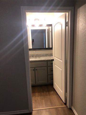 709 W Live Oak Street, Alvord, TX 76225