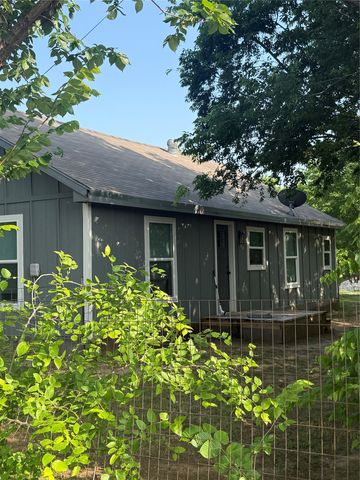 709 W Live Oak Street, Alvord, TX 76225