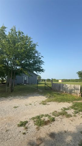 709 W Live Oak Street, Alvord, TX 76225