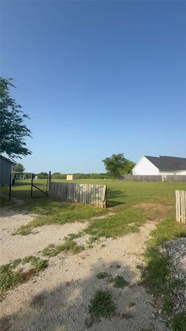 709 W Live Oak Street, Alvord, TX 76225