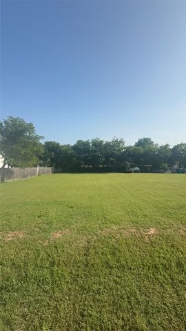 709 W Live Oak Street, Alvord, TX 76225