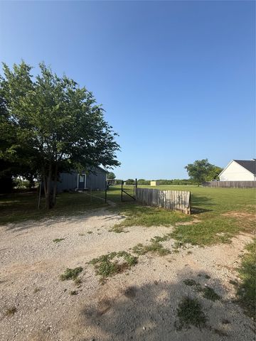 709 W Live Oak Street, Alvord, TX 76225