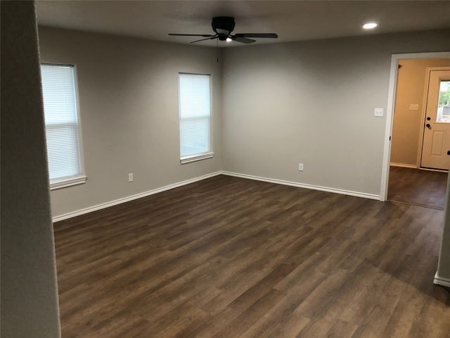 709 W Live Oak Street, Alvord, TX 76225