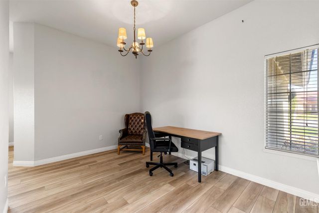 8709 Sand Fox Court, Bakersfield, CA 93312