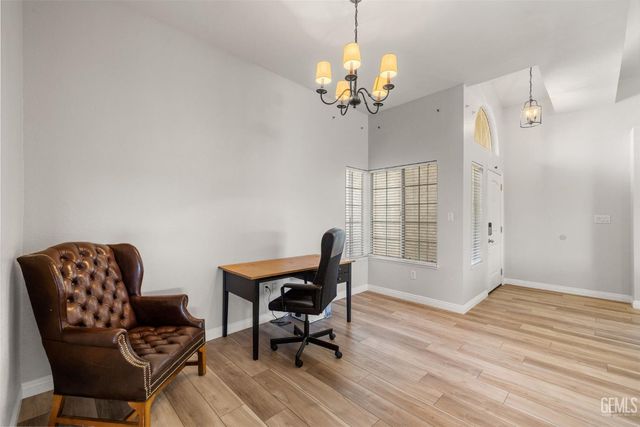 8709 Sand Fox Court, Bakersfield, CA 93312