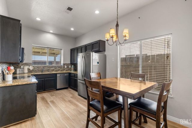 8709 Sand Fox Court, Bakersfield, CA 93312