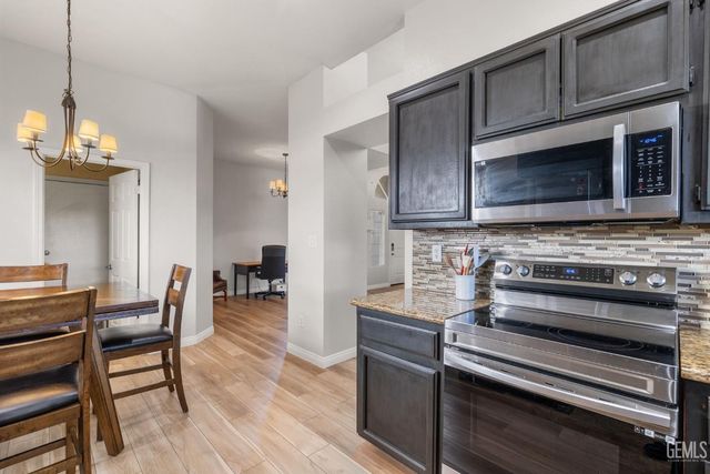 8709 Sand Fox Court, Bakersfield, CA 93312