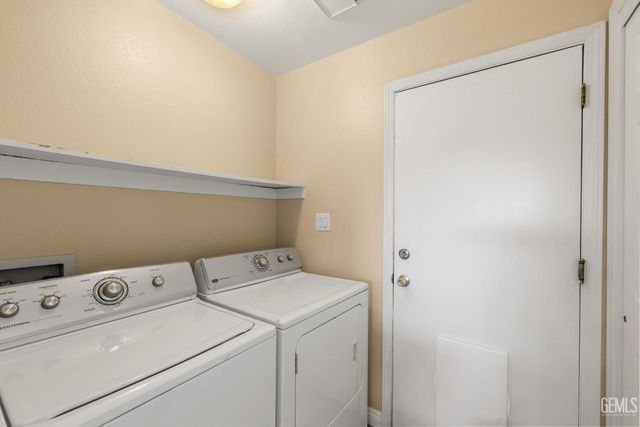 8709 Sand Fox Court, Bakersfield, CA 93312