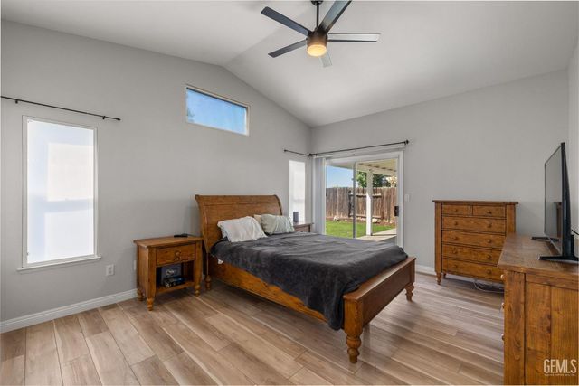 8709 Sand Fox Court, Bakersfield, CA 93312