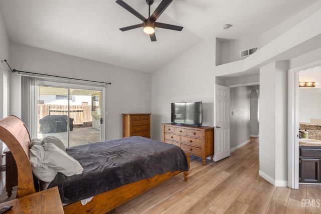 8709 Sand Fox Court, Bakersfield, CA 93312