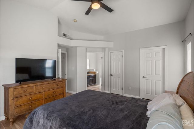 8709 Sand Fox Court, Bakersfield, CA 93312