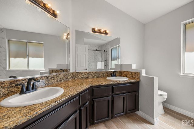 8709 Sand Fox Court, Bakersfield, CA 93312