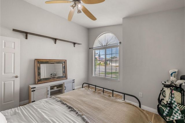 8709 Sand Fox Court, Bakersfield, CA 93312