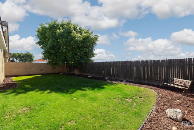 8709 Sand Fox Court, Bakersfield, CA 93312