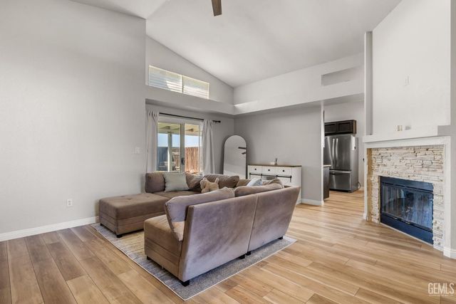 8709 Sand Fox Court, Bakersfield, CA 93312