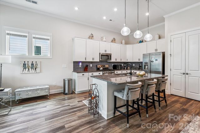 10400 Superb Lane, Charlotte, NC 28215