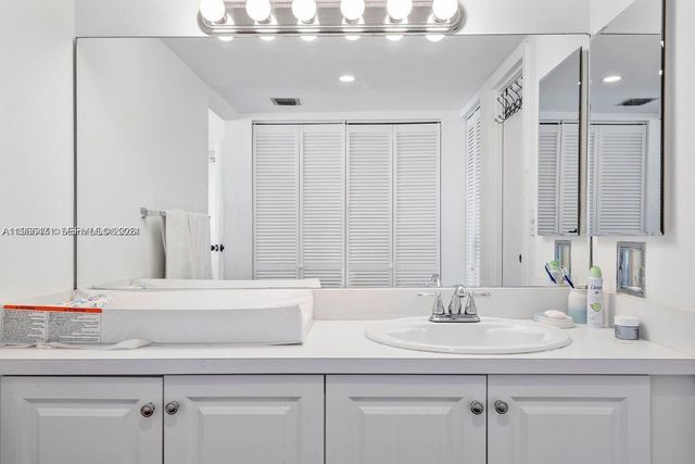 100 Bayview Dr 1418, Sunny Isles Beach, FL 33160