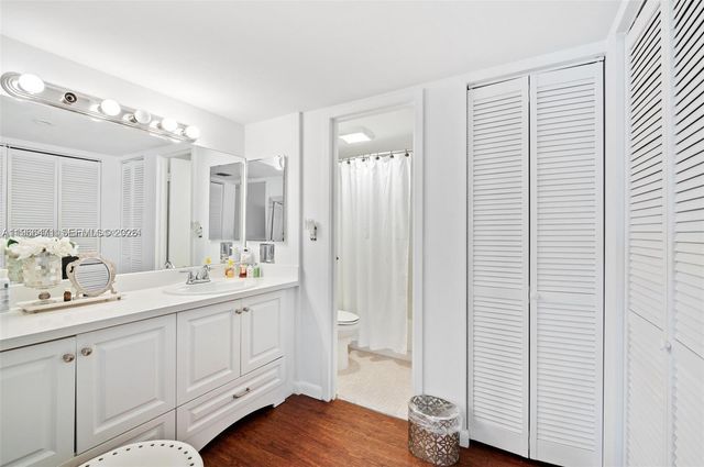 100 Bayview Dr 1418, Sunny Isles Beach, FL 33160