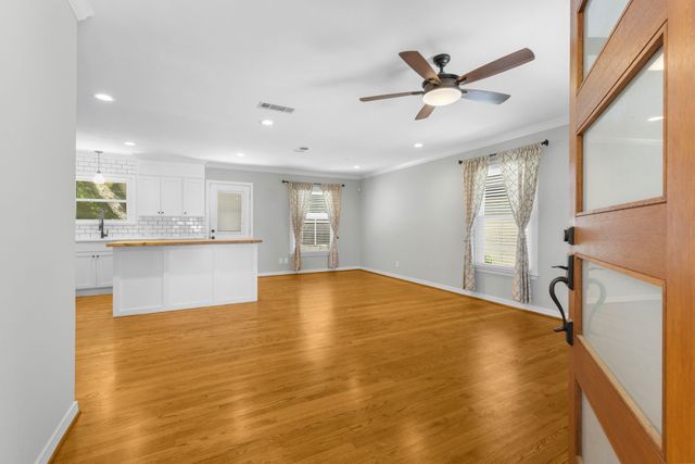 563 Hambrick Road, Dallas, TX 75218