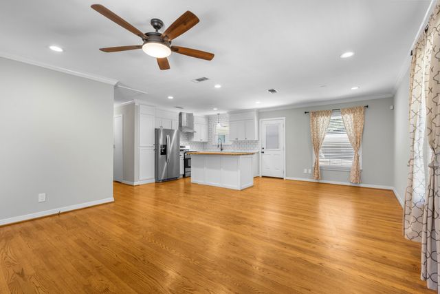 563 Hambrick Road, Dallas, TX 75218